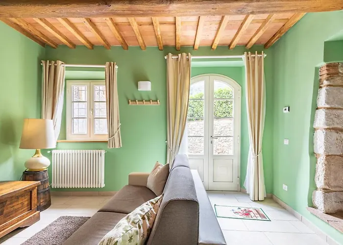 בית נופש Casal Delle Rondini לוקה